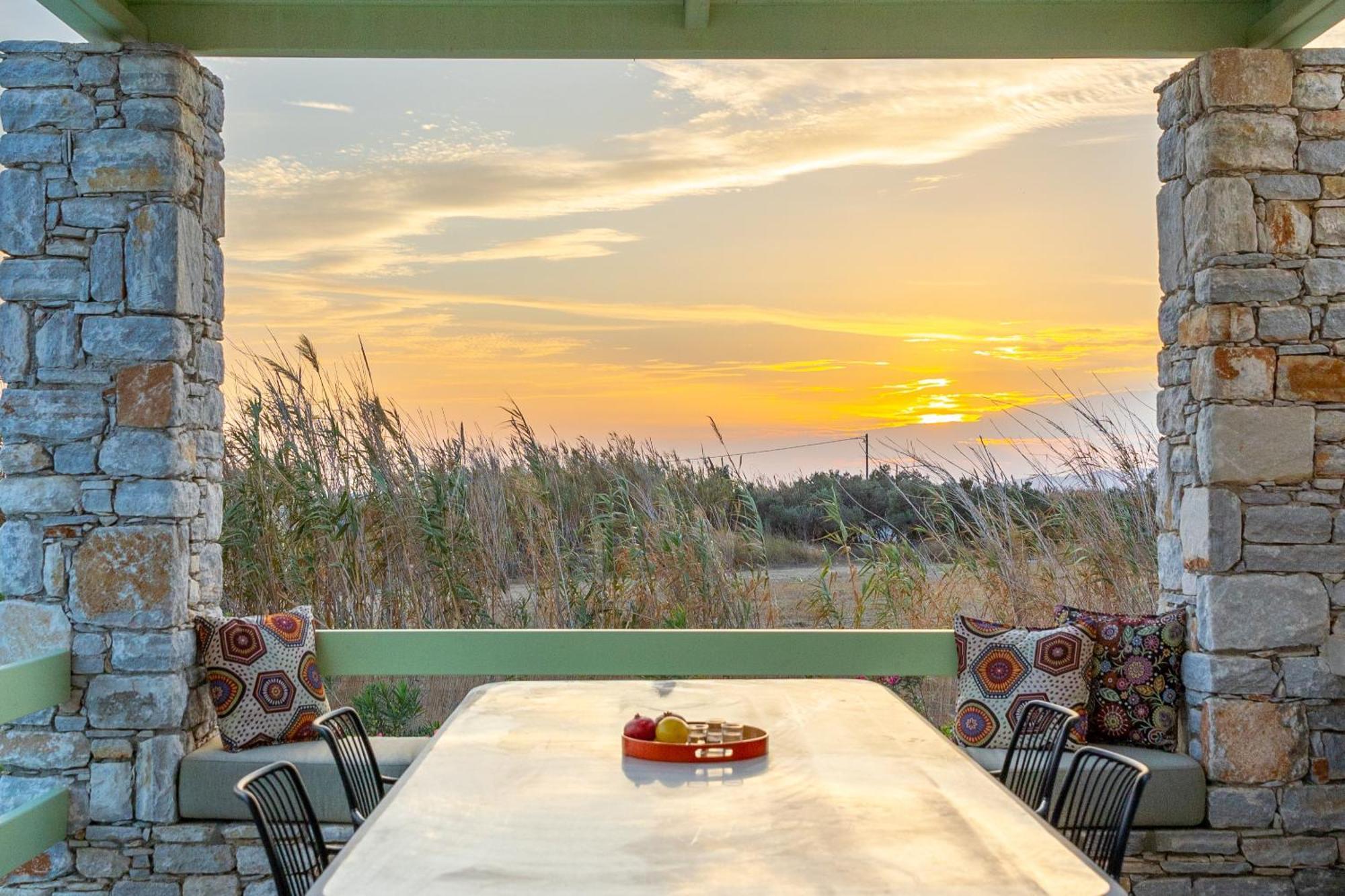Plioni Villas & Suites Мікрі-Віґла Екстер'єр фото