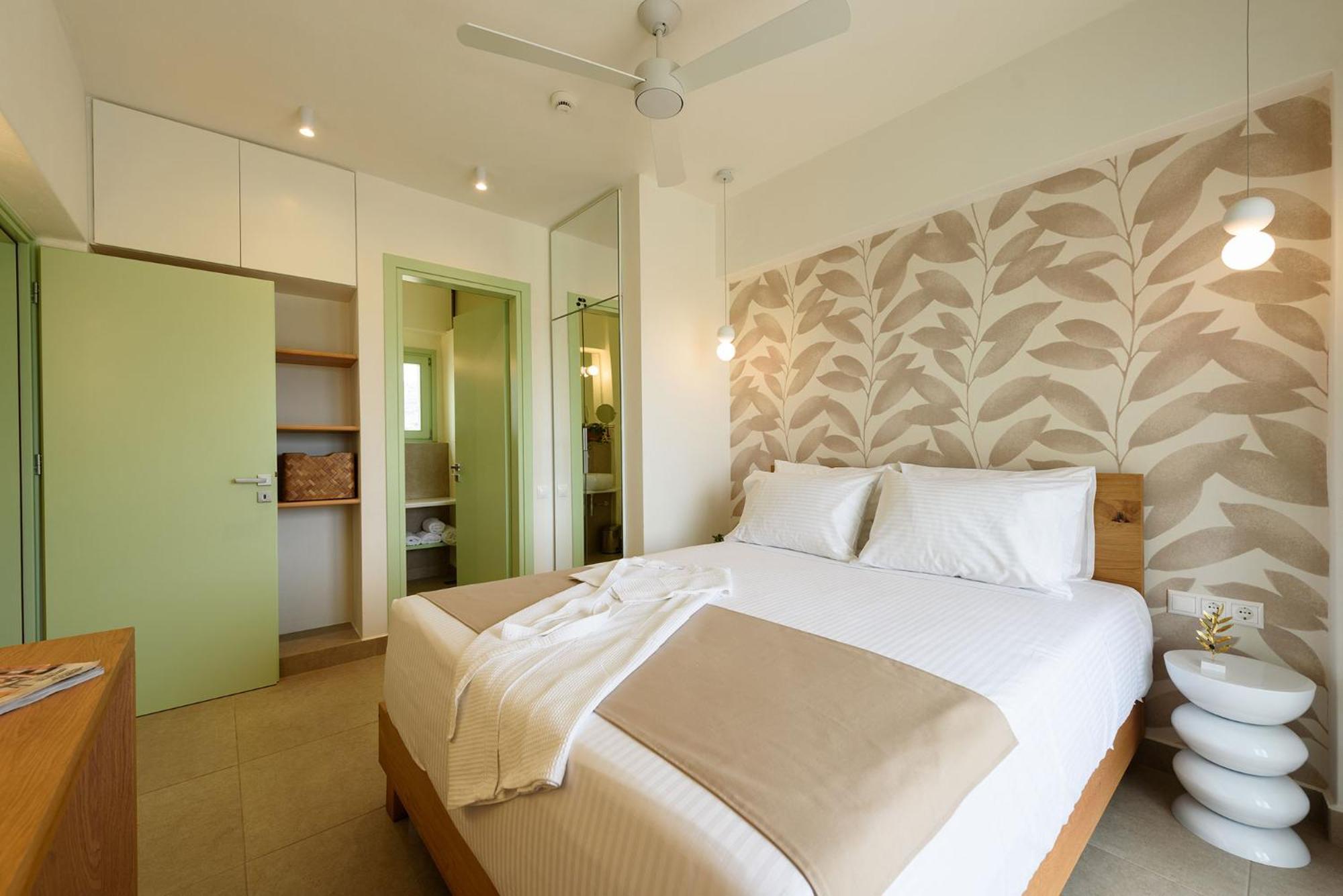 Plioni Villas & Suites Мікрі-Віґла Номер фото